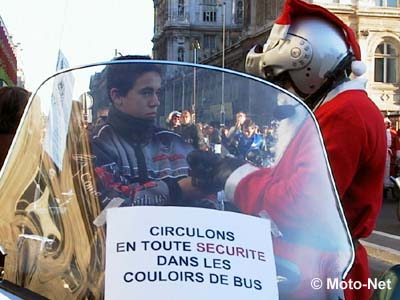 Bah fais pas la tête, toi aussi quand tu seras grand tu pourras rouler sur les voies de bus ! Enfin, peut-être...