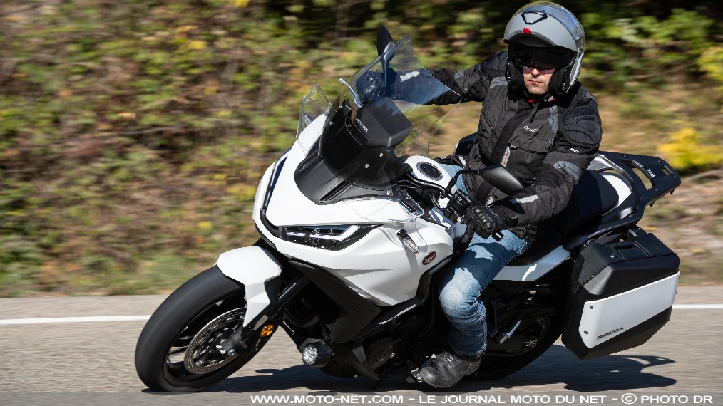 La FFMC tague les routes dangereuses pour les motos

Plusieurs antennes locales de la Fédération française des motards en colère (FFMC) marquent à la peinture des dégradations sur la chaussée susceptibles d'entraîner une chute à moto. Explications.
