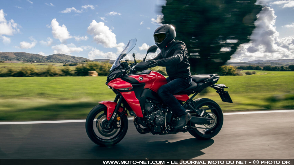 Le permis moto raccourci pour pallier le manque d'inspecteurs

La durée de l'épreuve du permis moto (A) va passer de 40 à 32 minutes à compter du 1er novembre 2025. Objectif ? Abréger l'examen pour compenser la pénurie d'inspecteurs et de places disponibles, tous permis confondus. D'autres mesures d'urgence sont appliquées, sans satisfaire les professionnels du secteur.

