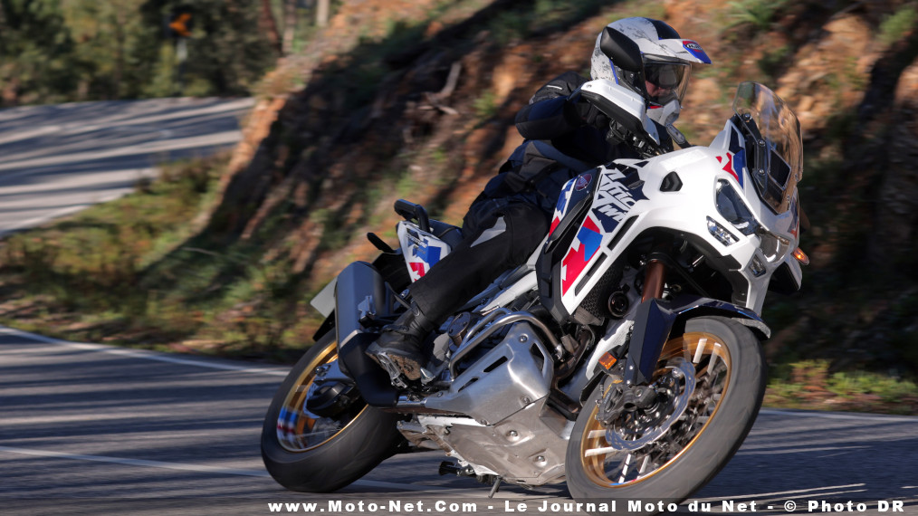 Essai Africa Twin Adventure Sports 2024 : ambiance de la br...route