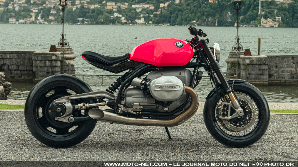 BMW R20 : le concept d'un futur roadster de 2000 cc 

Le constructeur allemand profite comme prévu de son concours d'élégance de la Villa d'Este (Italie) pour révéler une nouvelle moto sur base de la R18. Ou plutôt, un nouveau prototype : la R20 concept. Présentation de cette Kollossale BMW.
