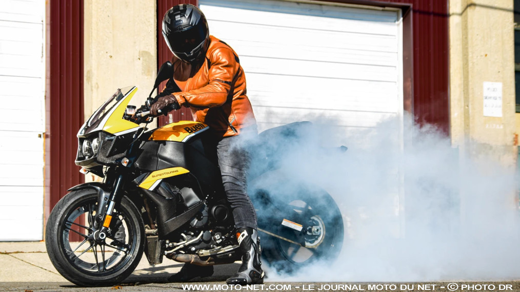 Les motos américaines Buell bientôt de retour en France

Annoncé en 2014, le retour de Buell sur le vieux continent ne s'est jamais concrétisé. Dix ans plus tard, la marque américaine - d'Erik Buell jusqu'en 2017, de passionnés depuis - prévoit à nouveau de débarquer chez nous prochainement, avec ses motos Hammerhead, 1190 SX, Super Cruiser, Supertouring, etc.
