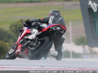 Essai vidéo Honda CBR600RR 2024 

La CBR600RR tente un come-back après sept ans de préretraite, forte de nouvelles évolutions électroniques, d'ailerons et d'une mise aux normes Euro5. Suffisant pour relancer une catégorie Supersport 4-cylindres passée de mode ? Honda y croit : verdict sur la piste détrempée de Portimao !
