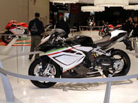 Claudio Castiglione chez Paradise avec les MV Agusta 2010