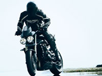 Gagnez une Triumph Street Triple chez votre concessionnaire