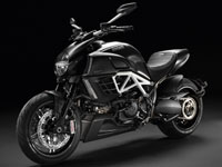 Ducati et AMG jouent avec le Diavel