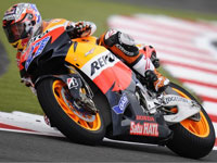 MotoGP Grande-Bretagne : Stoner entre les gouttes