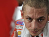 Les proches de Rossi démentent son retrait du Moto GP