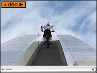 Vidéo moto : Brian Capper sur l'arche du stade Moses Mabhida