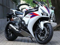 Nouveautés : la Honda CBR1000RR évolue peu en 2012