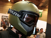 Shark présente le casque Vancore au salon moto de Paris