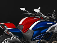 Nouveaux coloris sur les Ducati Diavel et Panigale 2013