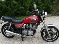 Une moto de Coluche vendue 6000 euros aux enchères