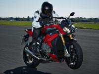 Nouvelle BMW S 1000 R 2014 : le méchant roadster !