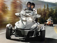 Can-Am Spyder RT 2014 : 3-roues et désormais 3-cylindres !