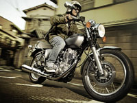 Nouveautés 2014 : la Yamaha SR400 fait le show à l'EICMA !