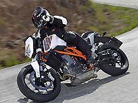 KTM assiste ses pilotes sur le Dark Dog Moto Tour 2014