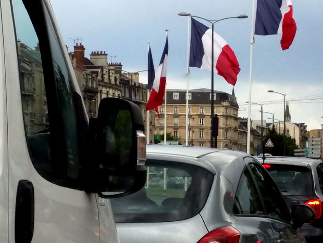 Action juridique contre l'interdiction de circuler à Paris en anciennes