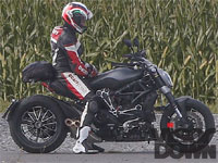 Nouveauté moto 2016 : Ducati customise son Diavel