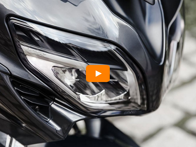 Vidéo moto : plein phare sur l'éclairage adaptatif