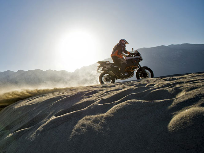 Nouveauté moto : KTM lorgne sur le succès de l'Africa Twin
