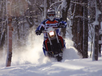 Stunt sur glace en Yamaha R6 et découverte du kit motoneige Explorer