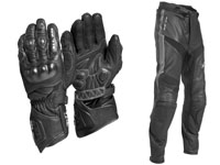 Look sportif et prix serrés avec le pantalon Spica et les gants Nogaro