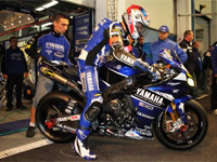 02h00 : la Suzuki n°2 et la Yamaha n°94 volent de nuit...