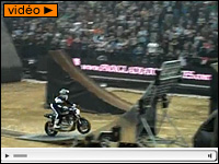 Chuck Carothers réalise un back flip... en Harley-Davidson !