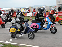 80 scooters en compétition sur le circuit d'Epinal-Mirecourt