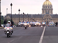 Motards de la police et de la gendarmerie sur les Champs