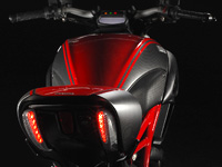 Ducati Diavel 2011 : première photo et infos officielles