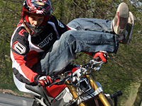 Stunter 13 remplace Chris Pfeiffer au Stunt Bike Show