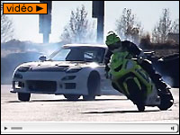 Séance de drift entre une Mazda RX-7 et une Kawasaki ZX-10R