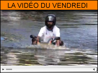 La vidéo moto du vendredi : un motard affronte les inondations