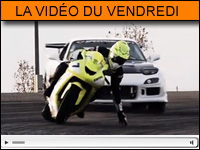 Vidéo moto du vendredi : duel de drift auto-moto