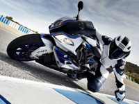 BMW lâche les tarifs de sa S1000RR HP4