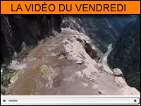 Vidéo moto du vendredi : au bord du précipice himalayen...