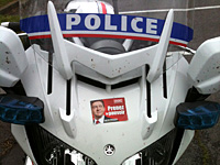 Les motards de la police font la grève du casque...