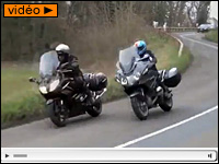 Retour sur le duel BMW R1200RT Vs Yamaha FJR1300AE en vidéo