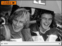 Vidéo moto-auto : les champions Barry Sheene et James Hunt
