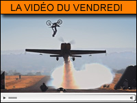 Vidéo moto du vendredi : Salto arrière au-dessus d'un avion en vol