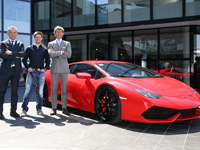 Casey Stoner visite l'usine Lamborghini... et repart avec une Huracán LP 610-4