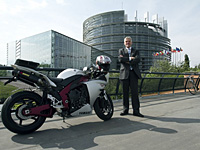Le Parlement européen reconnaît officiellement l'importance de la moto