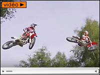 Vidéo moto : la CRF450R 2016 prend l'air avec Bayle et Paulin