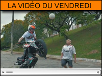 Vidéo moto du vendredi : stunt, samba, football et KTM Duke 200