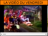 Vidéo moto du vendredi : neuf personnes sur une moto en Indonésie !