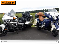 En direct du duel Honda Goldwing Vs Indian Roadmaster : marche arrière ou pare-brise électrique ?