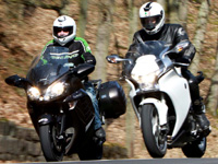 Honda VFR1200F Vs Kawasaki 1400GTR : les bottes de sept lieues