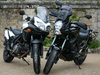 Essai comparatif Versys Vs V-Strom : un Kawa corsé ou une petite Suz' ?